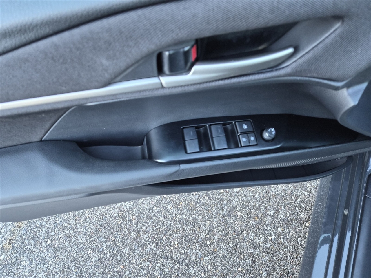 Toyota Camry Hybrid XLE 2025