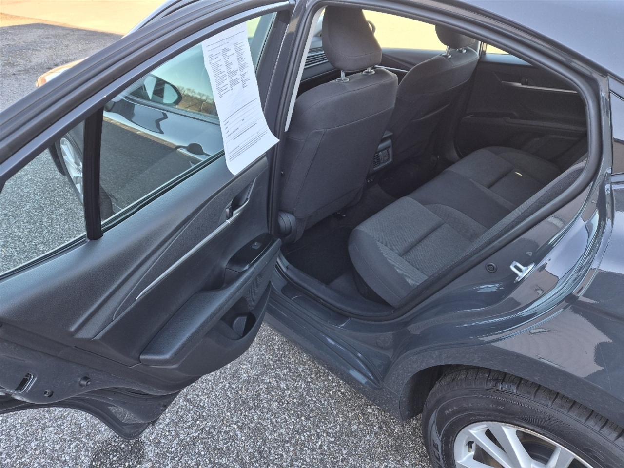 Toyota Camry Hybrid XLE 2025