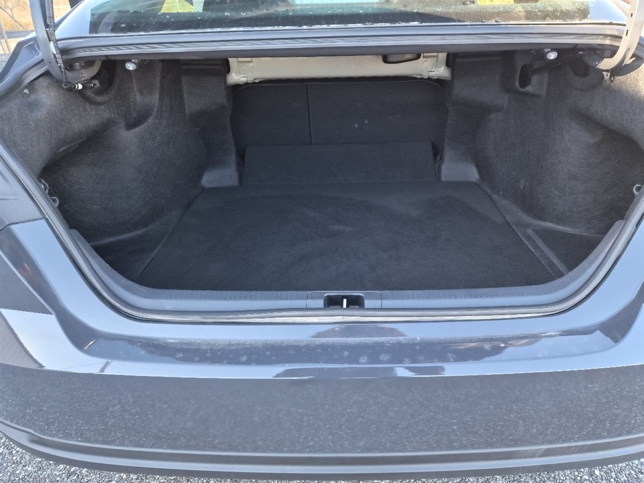 Toyota Camry Hybrid XLE 2025