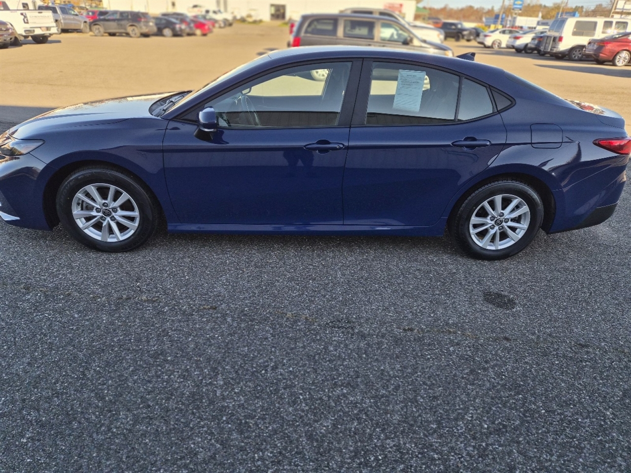 Toyota Camry Hybrid XLE 2025