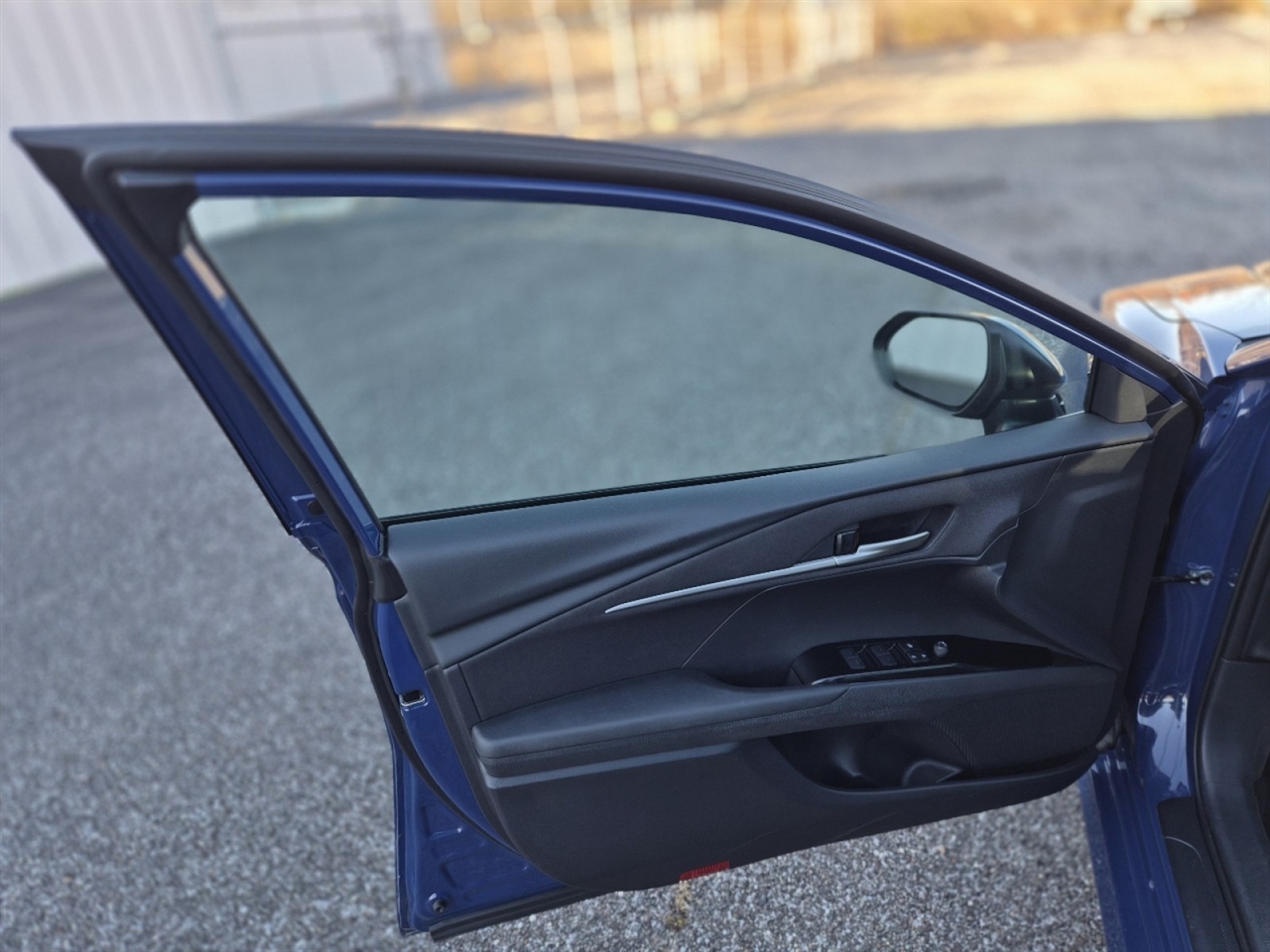 Toyota Camry Hybrid XLE 2025