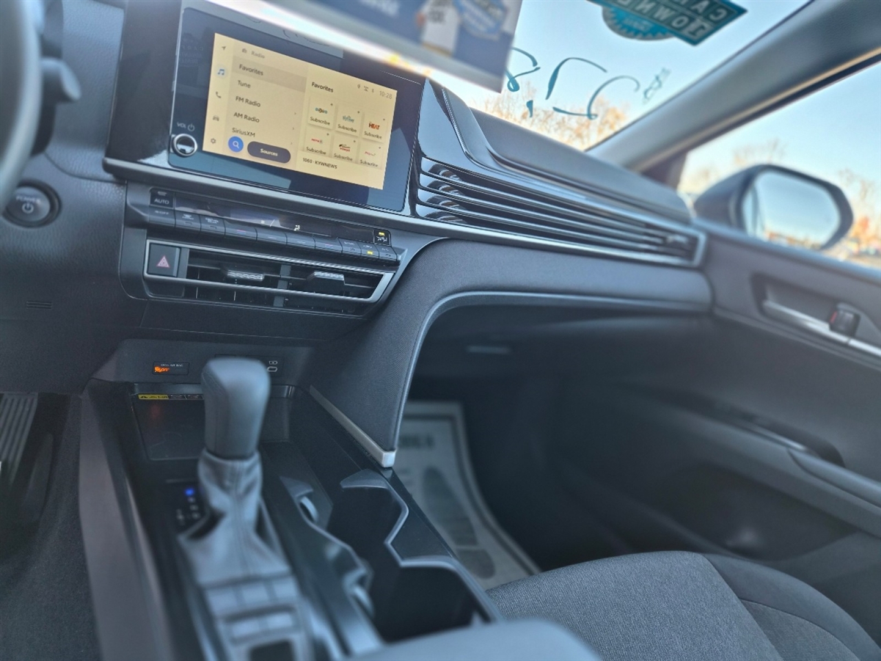 Toyota Camry Hybrid XLE 2025