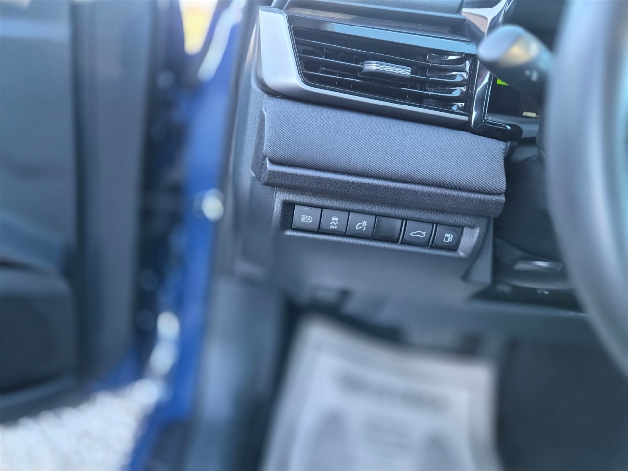 Toyota Camry Hybrid XLE 2025