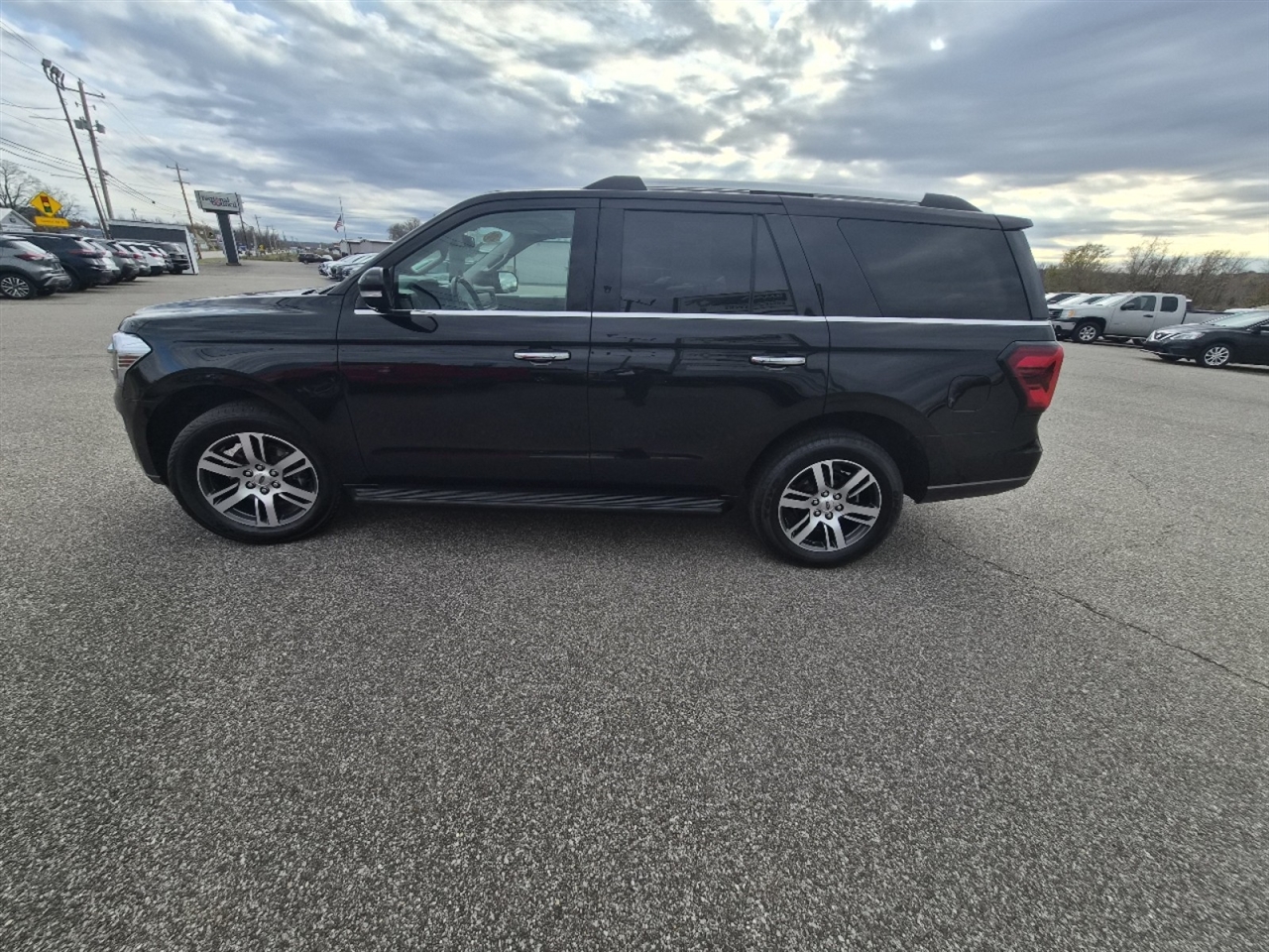 2024 Ford Expedition Limited's photo