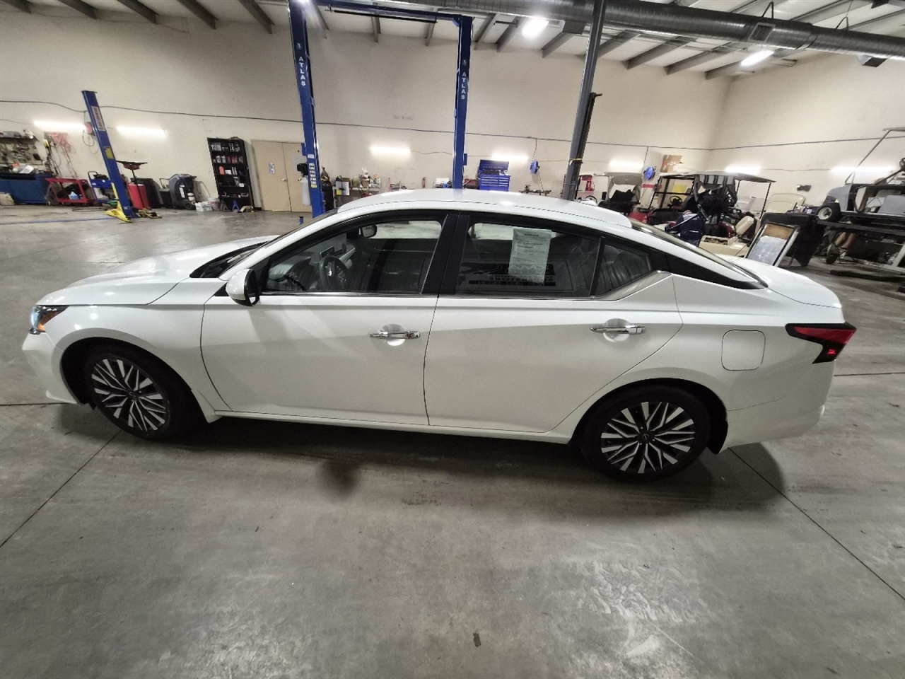 2023 Nissan Altima SV's photo