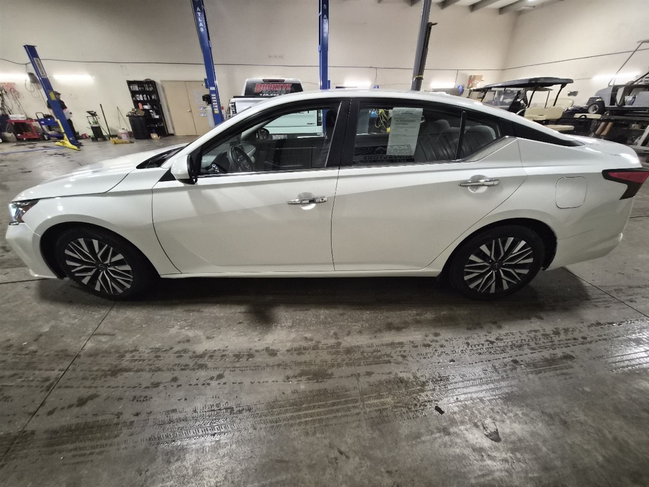 2023 Nissan Altima SV's photo