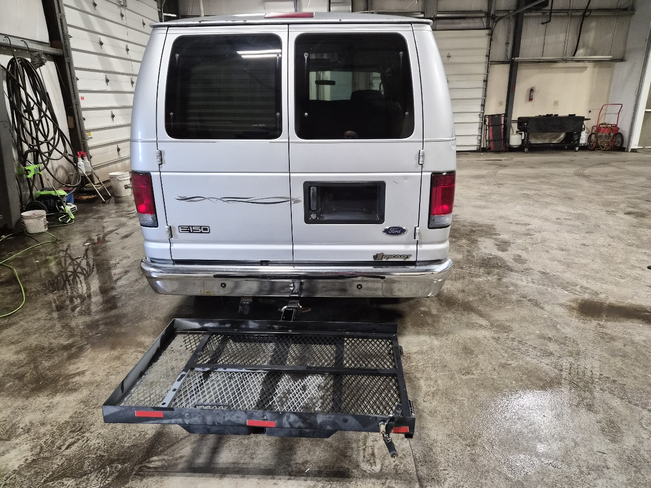 2005 Ford Econoline Van Commercial