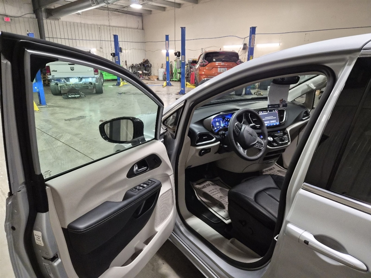 Chrysler Pacifica Touring L 2024