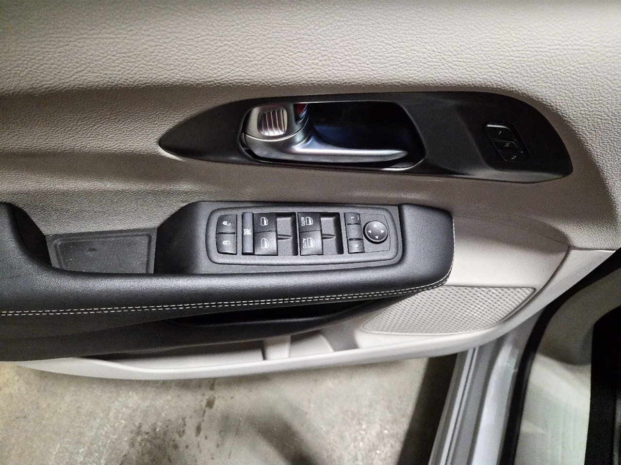 Chrysler Pacifica Touring L 2024