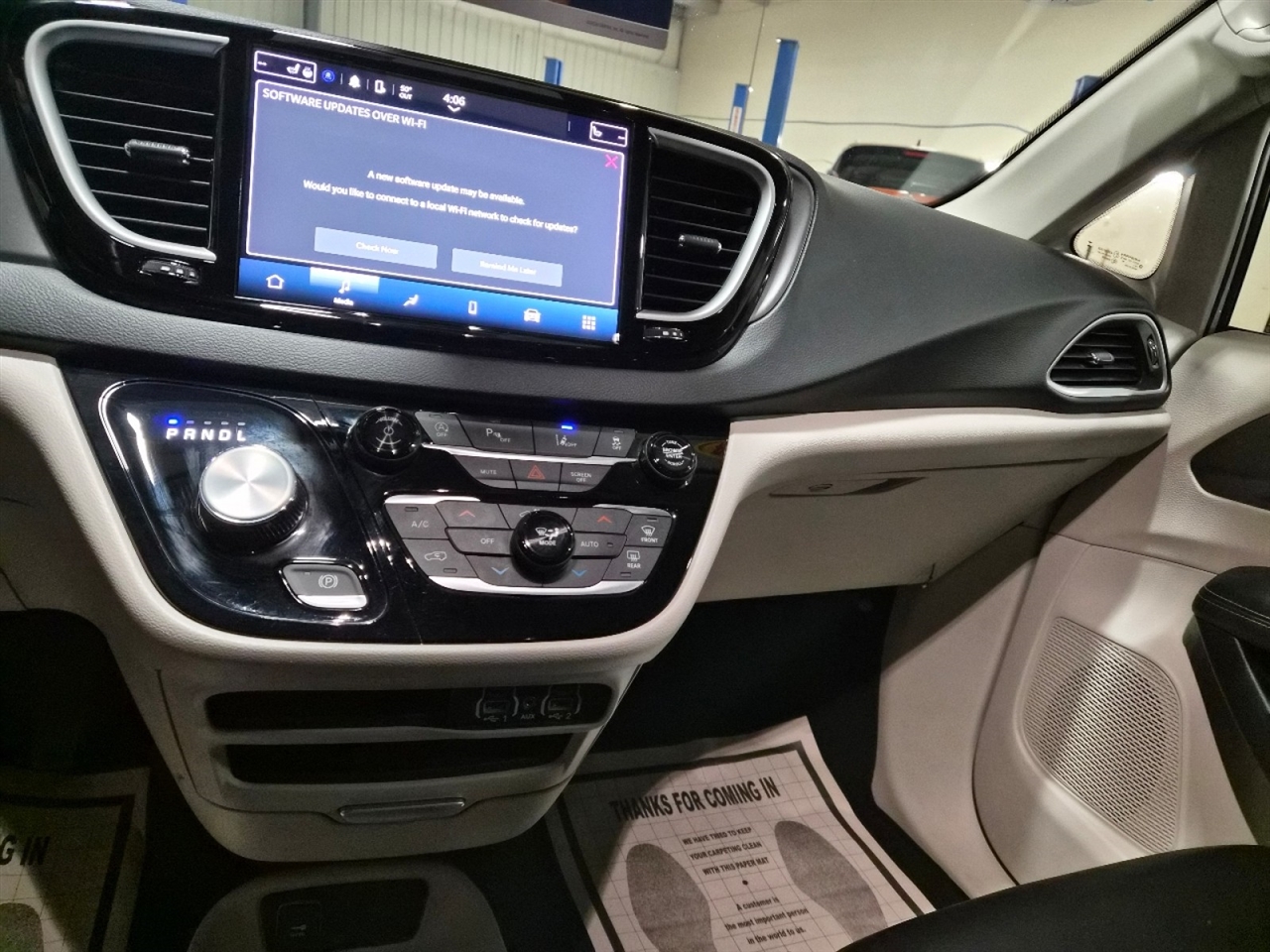 Chrysler Pacifica Touring L 2024