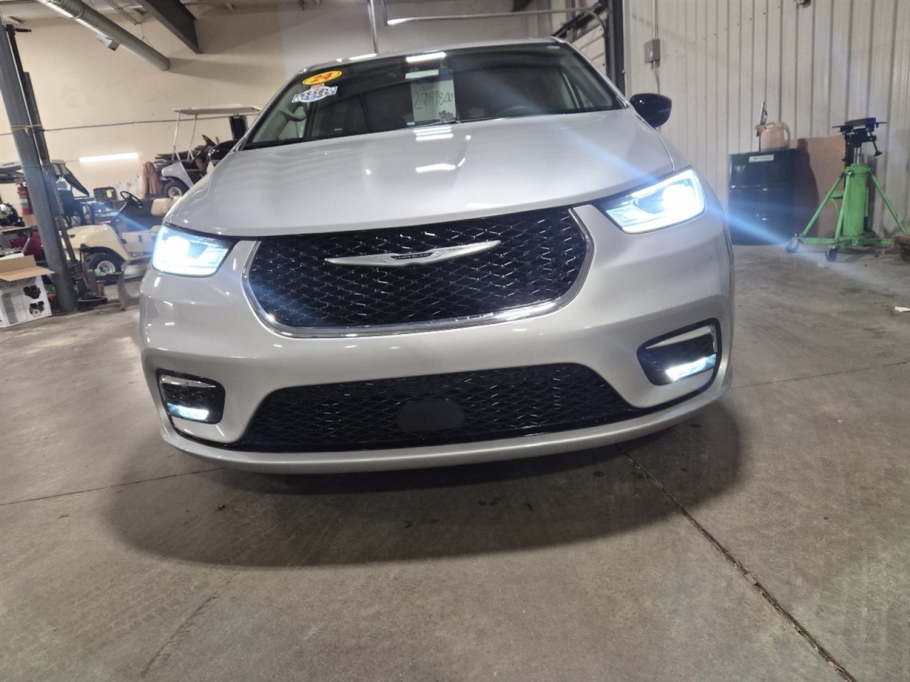 Chrysler Pacifica Touring L 2024