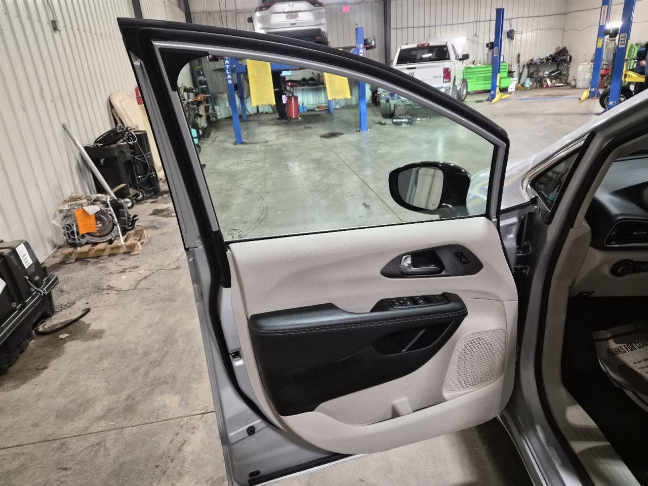 Chrysler Pacifica Touring L 2024