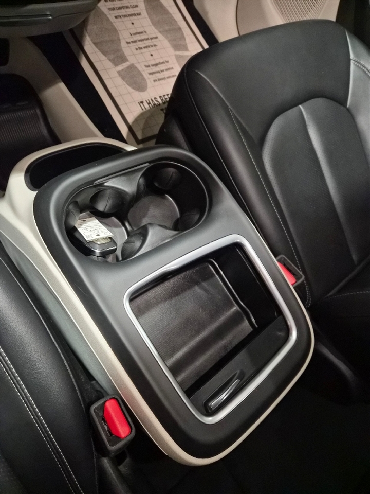 Chrysler Pacifica Touring L 2024