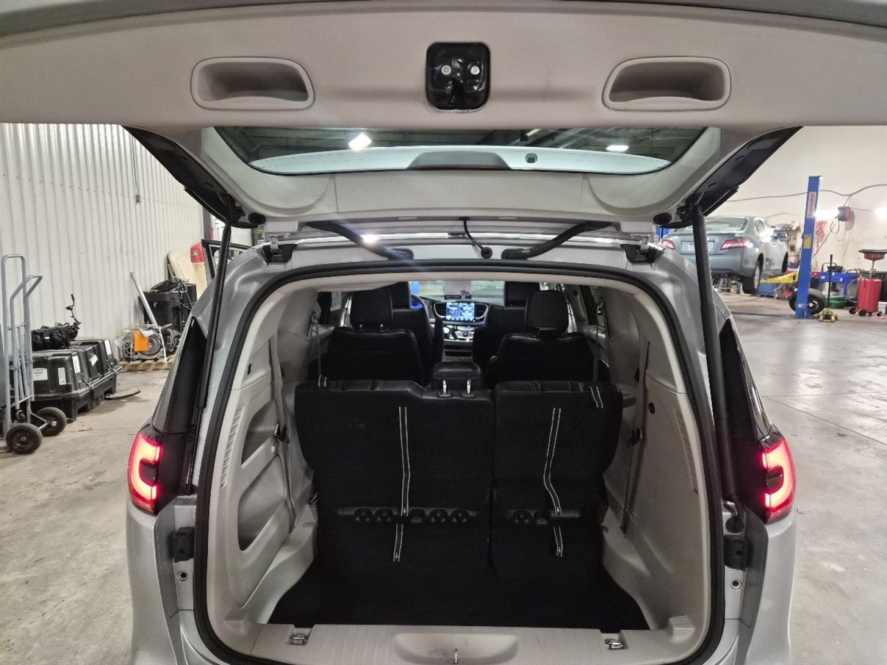 Chrysler Pacifica Touring L 2024