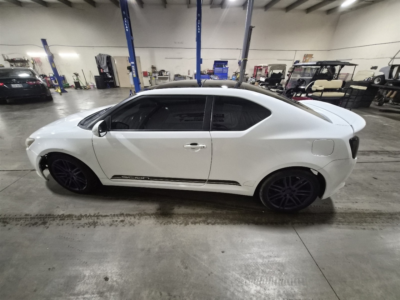 Scion tC Sports Coupe 6-Spd AT 2012