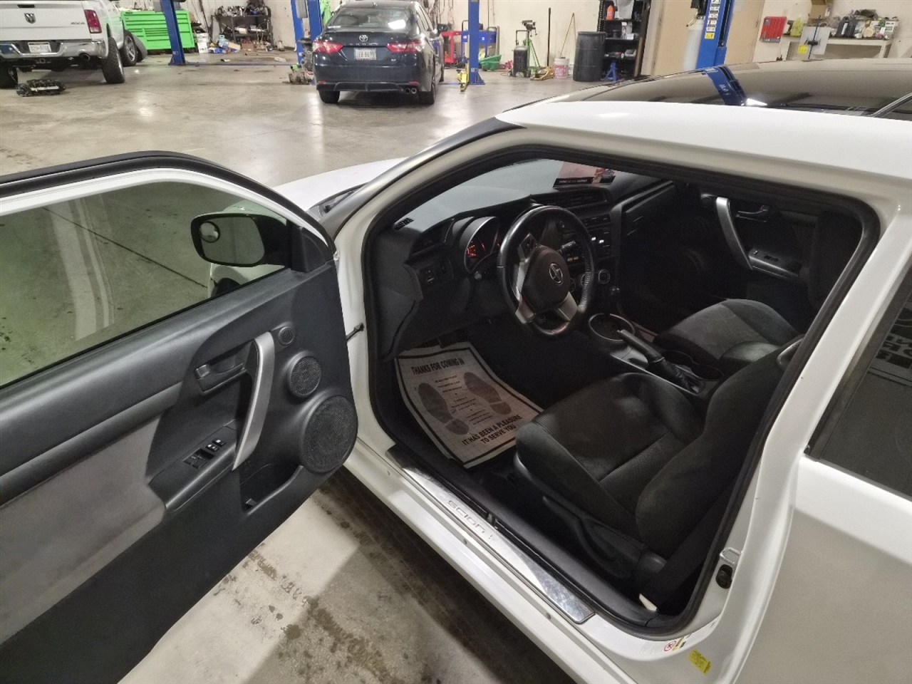 Scion tC Sports Coupe 6-Spd AT 2012