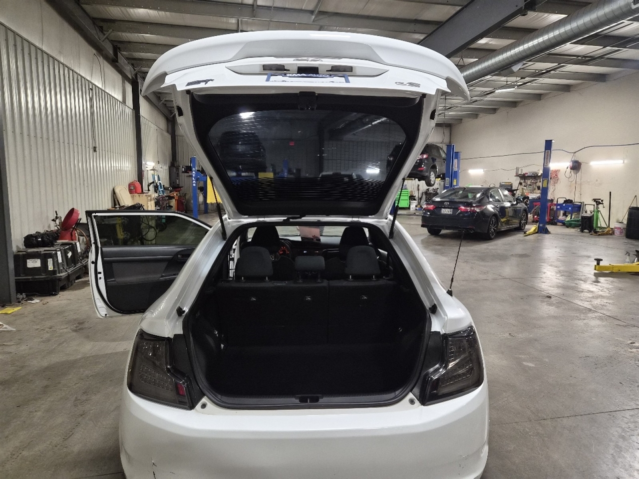 Scion tC Sports Coupe 6-Spd AT 2012