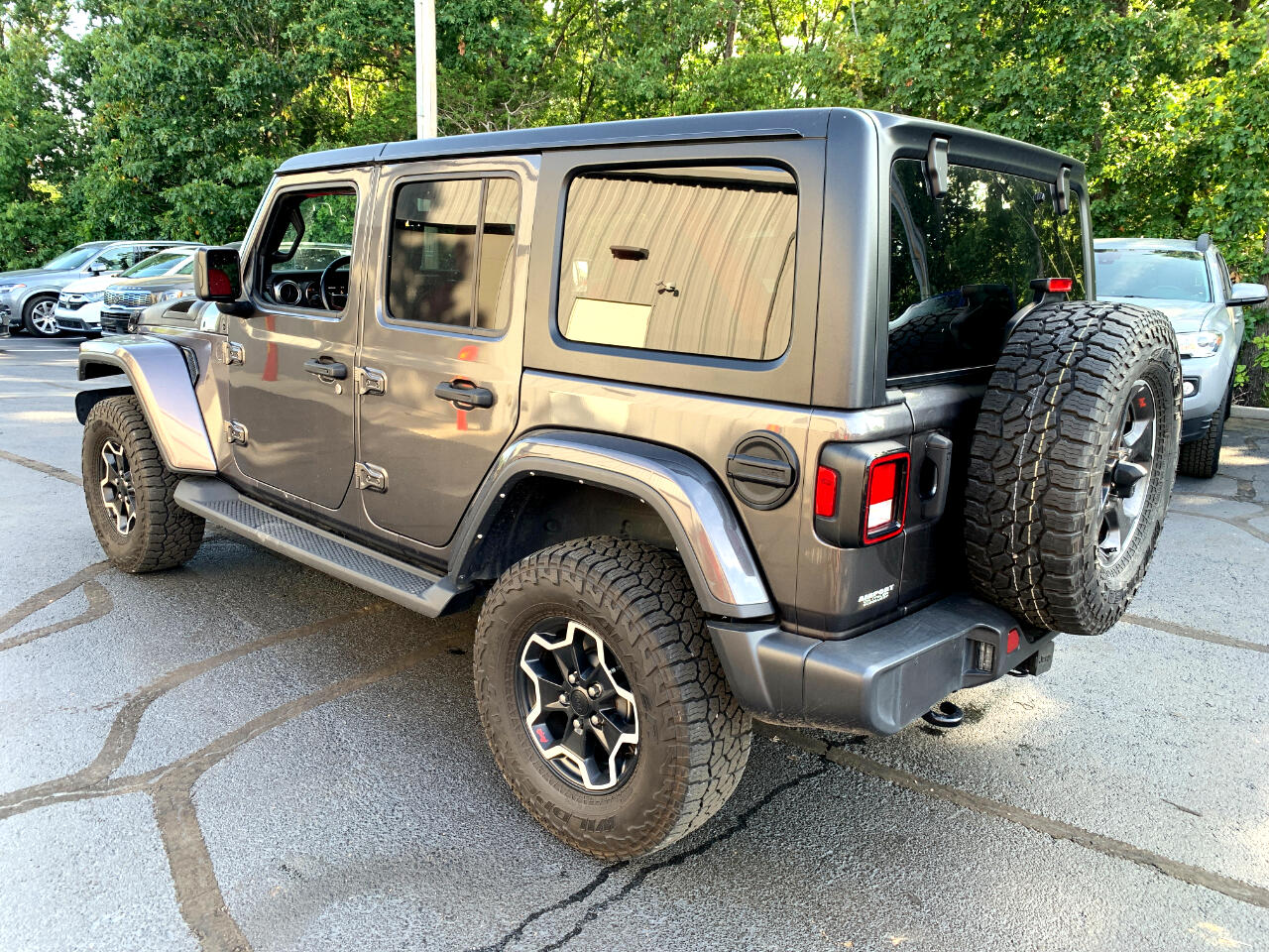 2022 Jeep Wrangler Unlimited Sahara photo 2