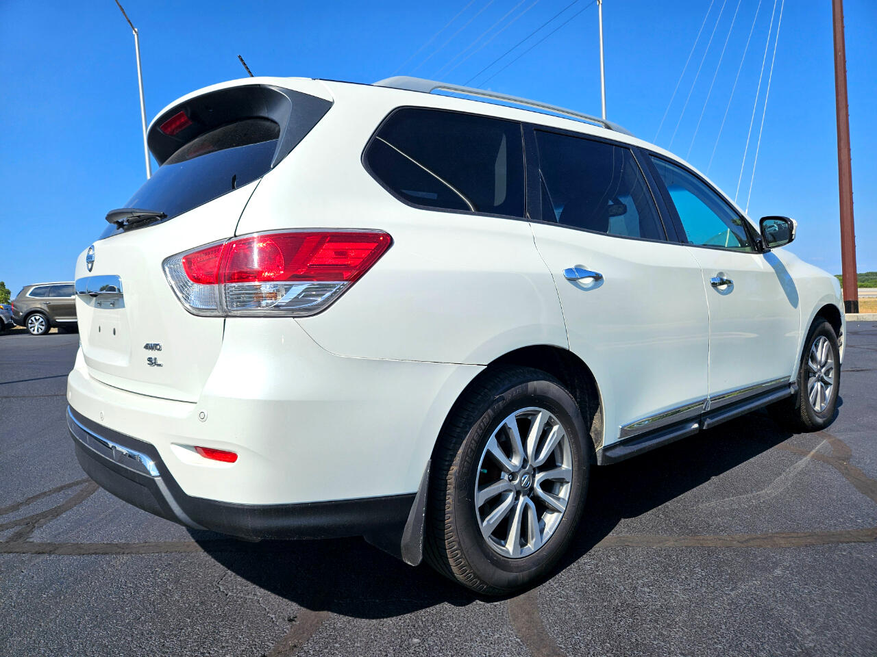 2016 Nissan Pathfinder SL photo 4