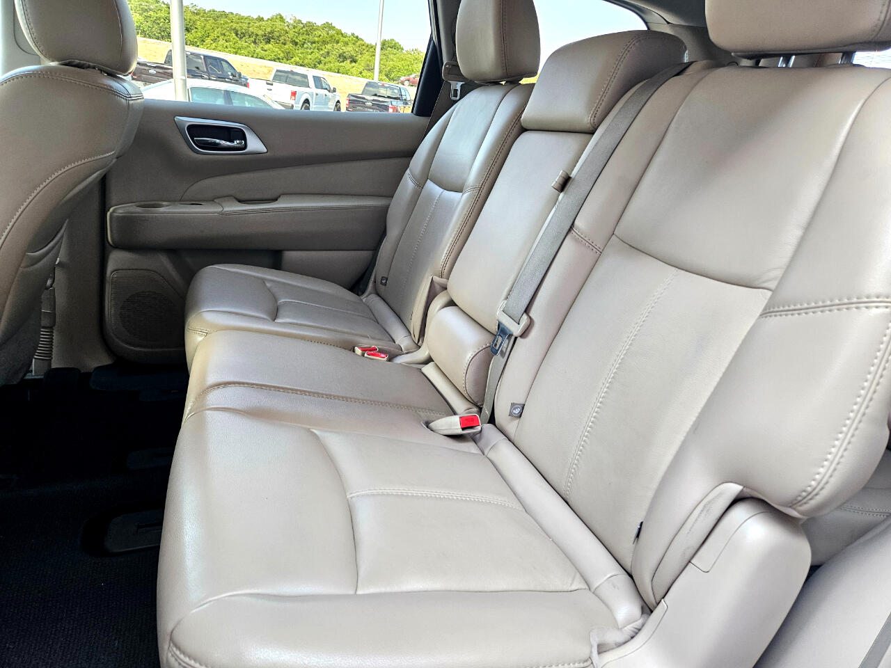 2016 Nissan Pathfinder SL photo 10