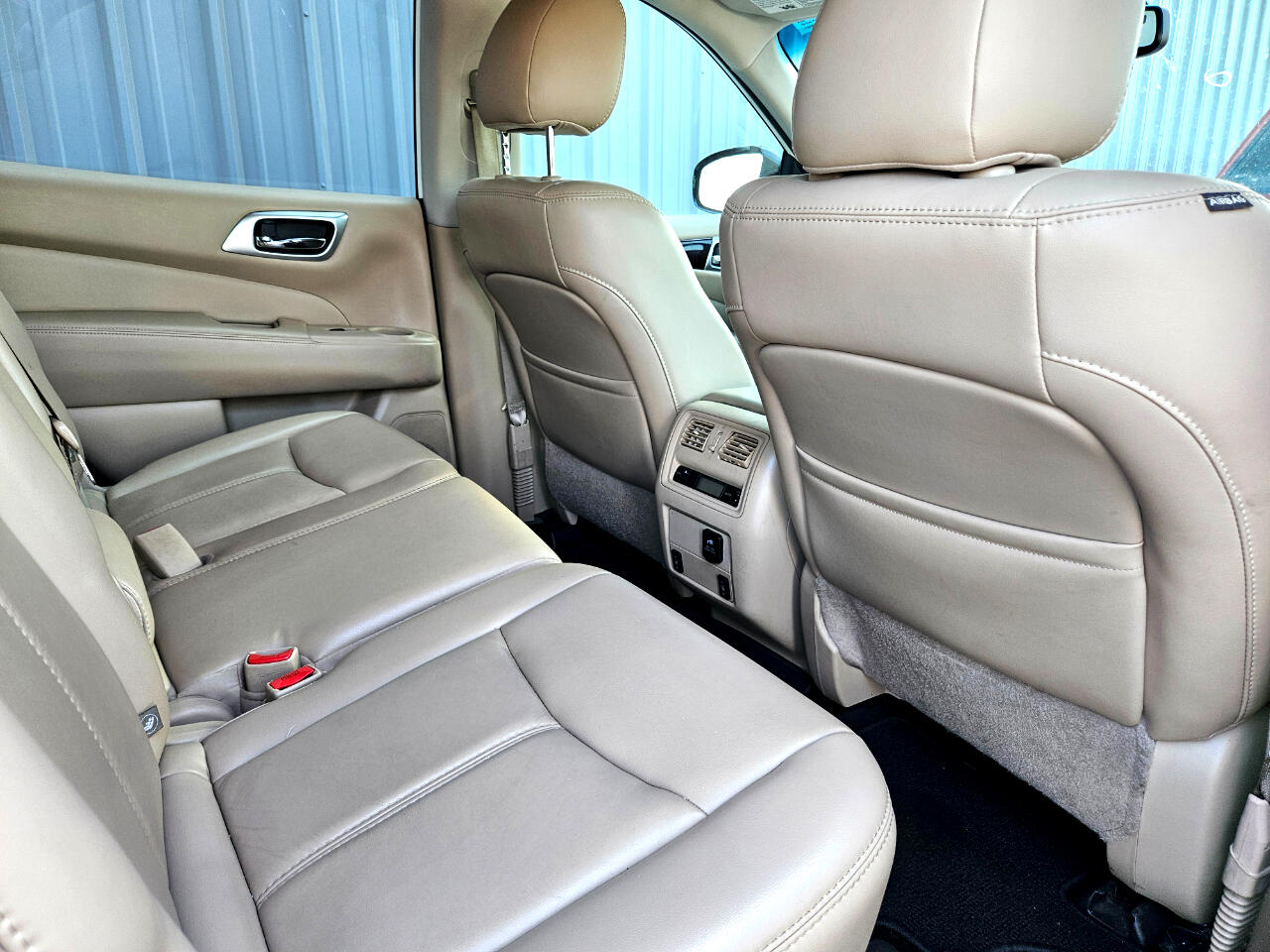 2016 Nissan Pathfinder SL photo 11