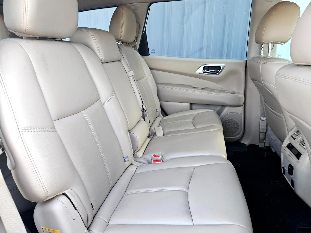 2016 Nissan Pathfinder SL photo 12