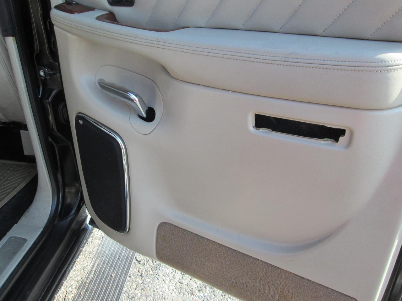 Cadillac Escalade ESV 4dr AWD Platinum Edition 2004