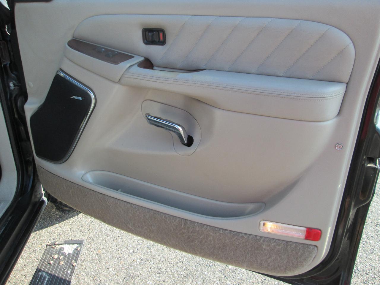 Cadillac Escalade ESV 4dr AWD Platinum Edition 2004