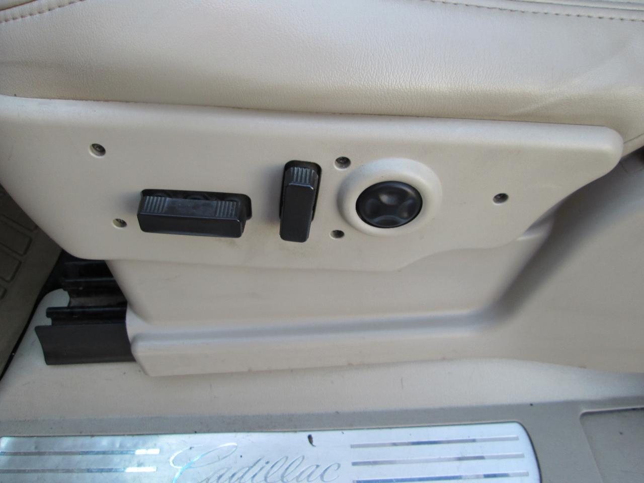 Cadillac Escalade ESV 4dr AWD Platinum Edition 2004