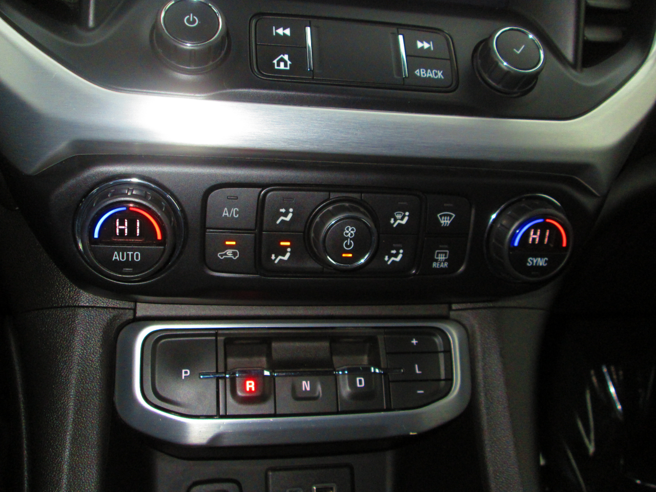 GMC Acadia AWD 4dr SLE 2021