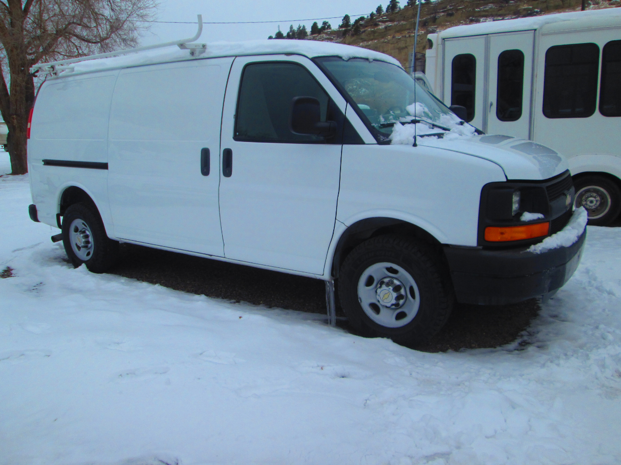 Chevrolet Express Cargo Van RWD 2500 135" 2012