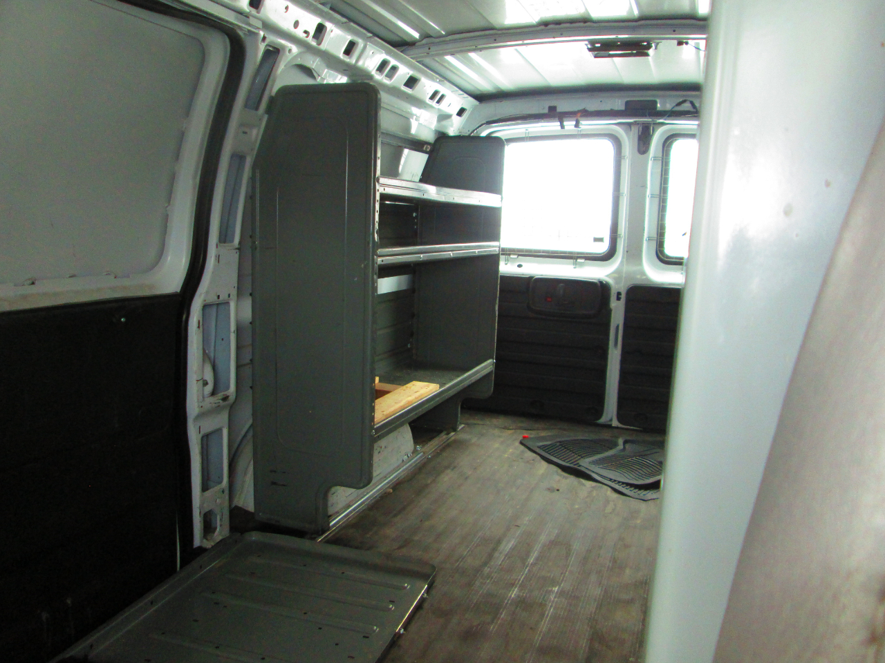 Chevrolet Express Cargo Van RWD 2500 135" 2012