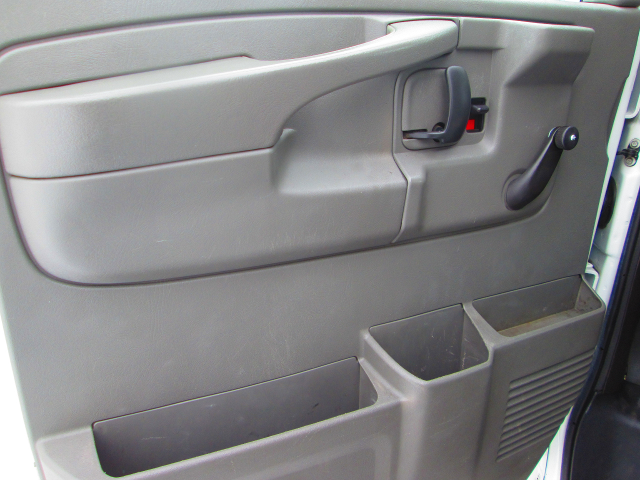 Chevrolet Express Cargo Van RWD 2500 135" 2012