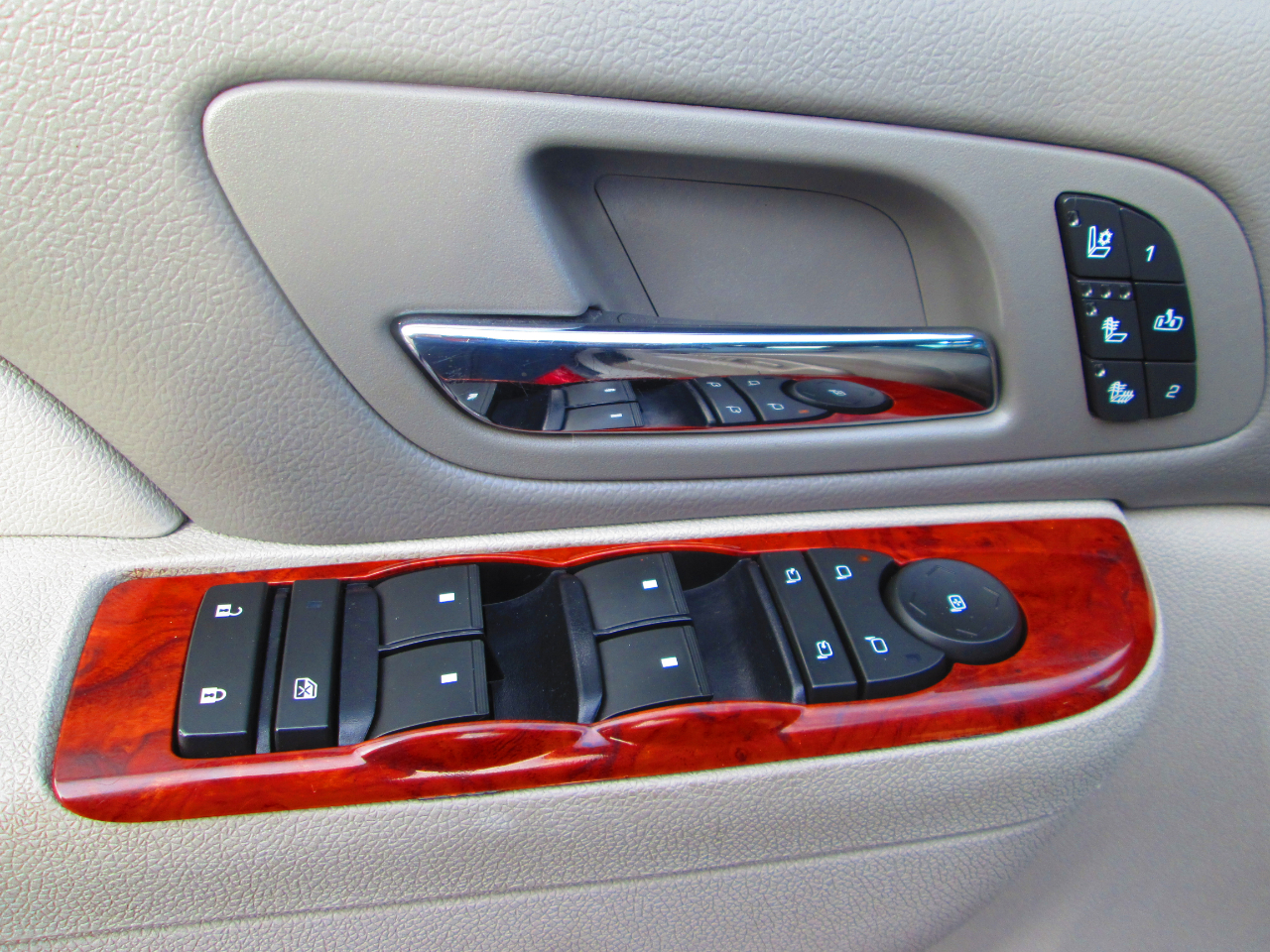 Chevrolet Tahoe 4WD 4dr 1500 LTZ 2013