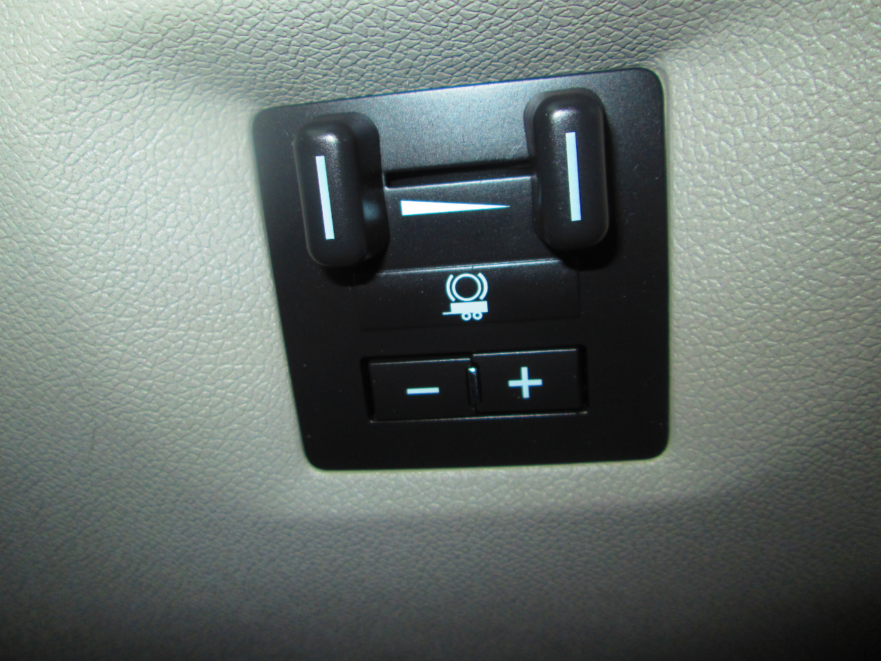 Chevrolet Tahoe 4WD 4dr 1500 LTZ 2013