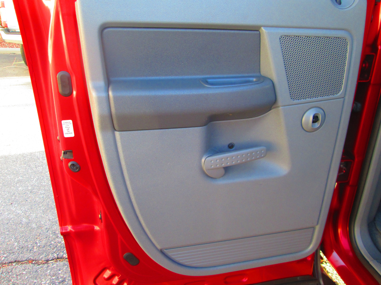 Dodge Ram 1500 4dr Quad Cab 140.5 4WD SLT 2006