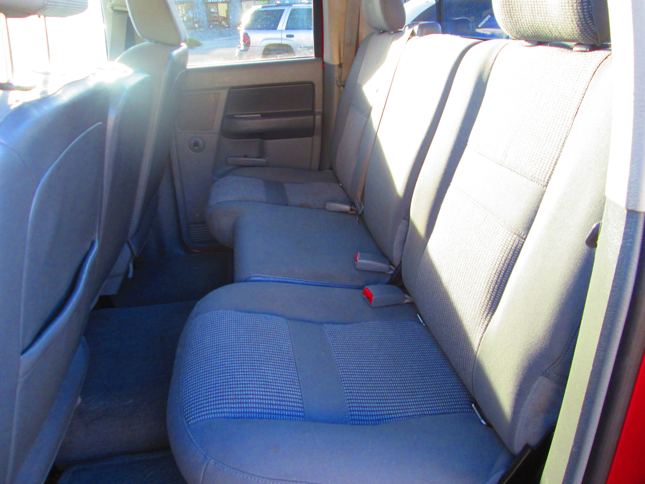 Dodge Ram 1500 4dr Quad Cab 140.5 4WD SLT 2006