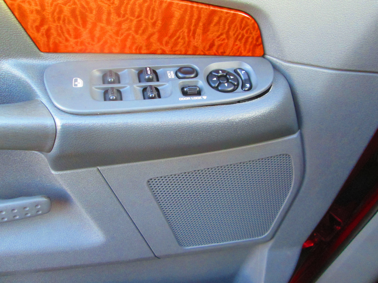 Dodge Ram 1500 4dr Quad Cab 140.5 4WD SLT 2006