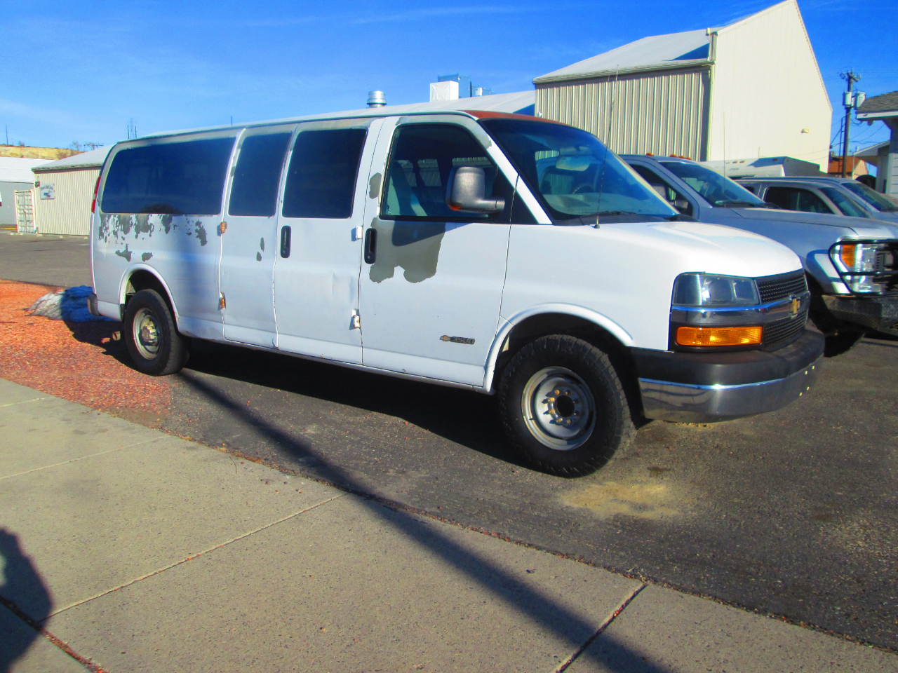 2005 Chevrolet Express Passenger 3500 155" WB RWD