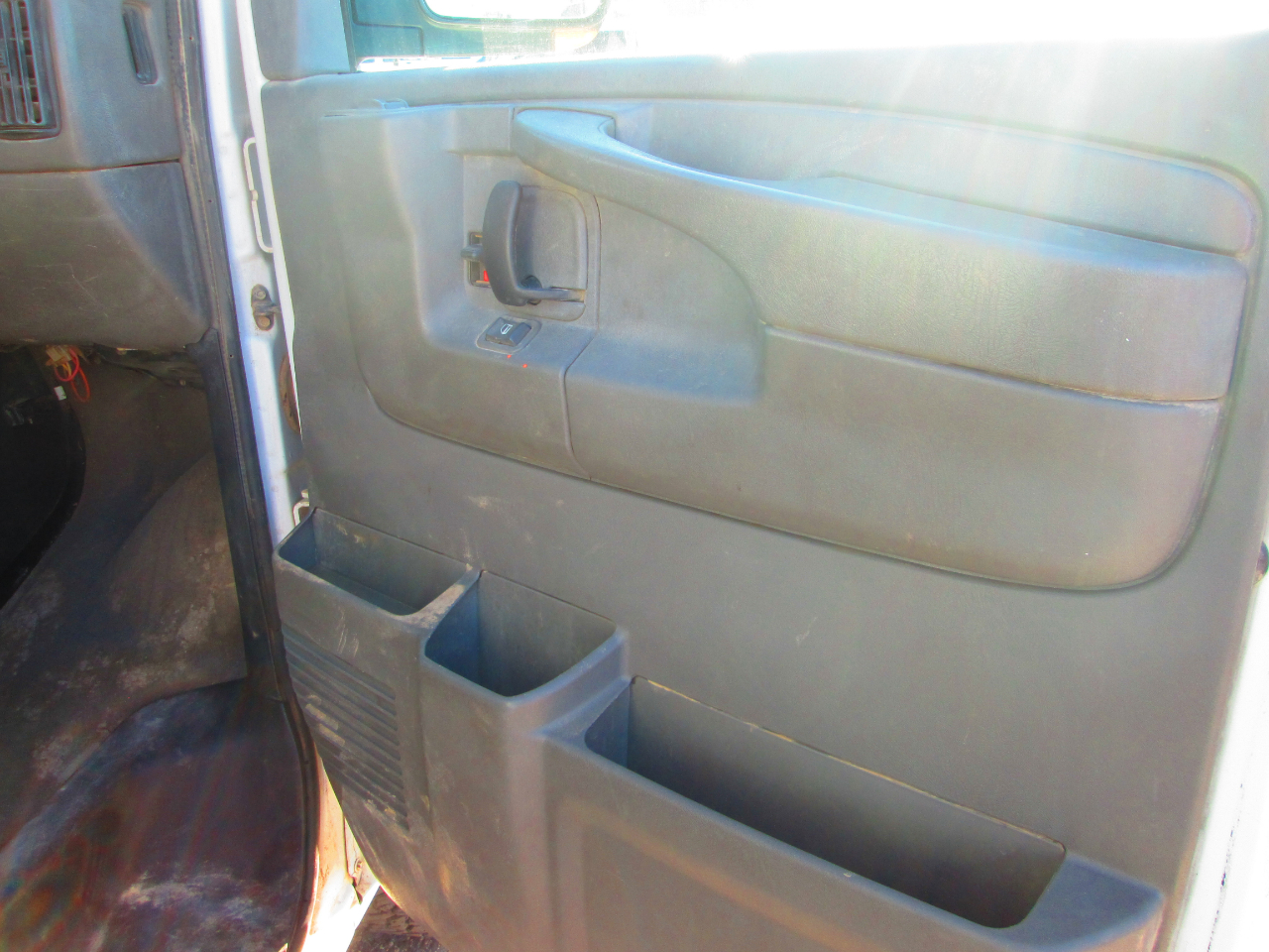 Chevrolet Express Passenger 3500 155" WB RWD 2005