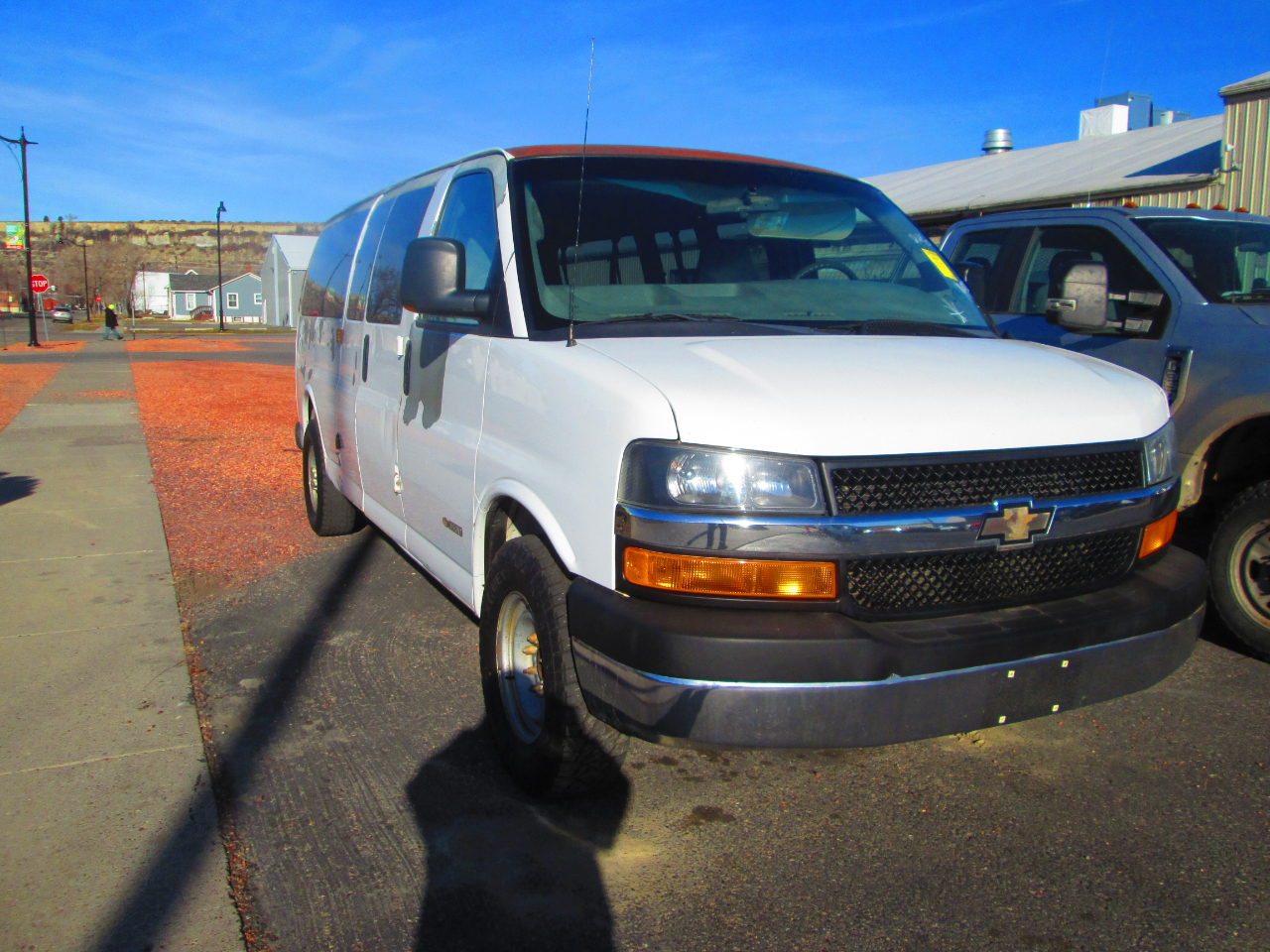 Chevrolet Express Passenger 3500 155" WB RWD 2005