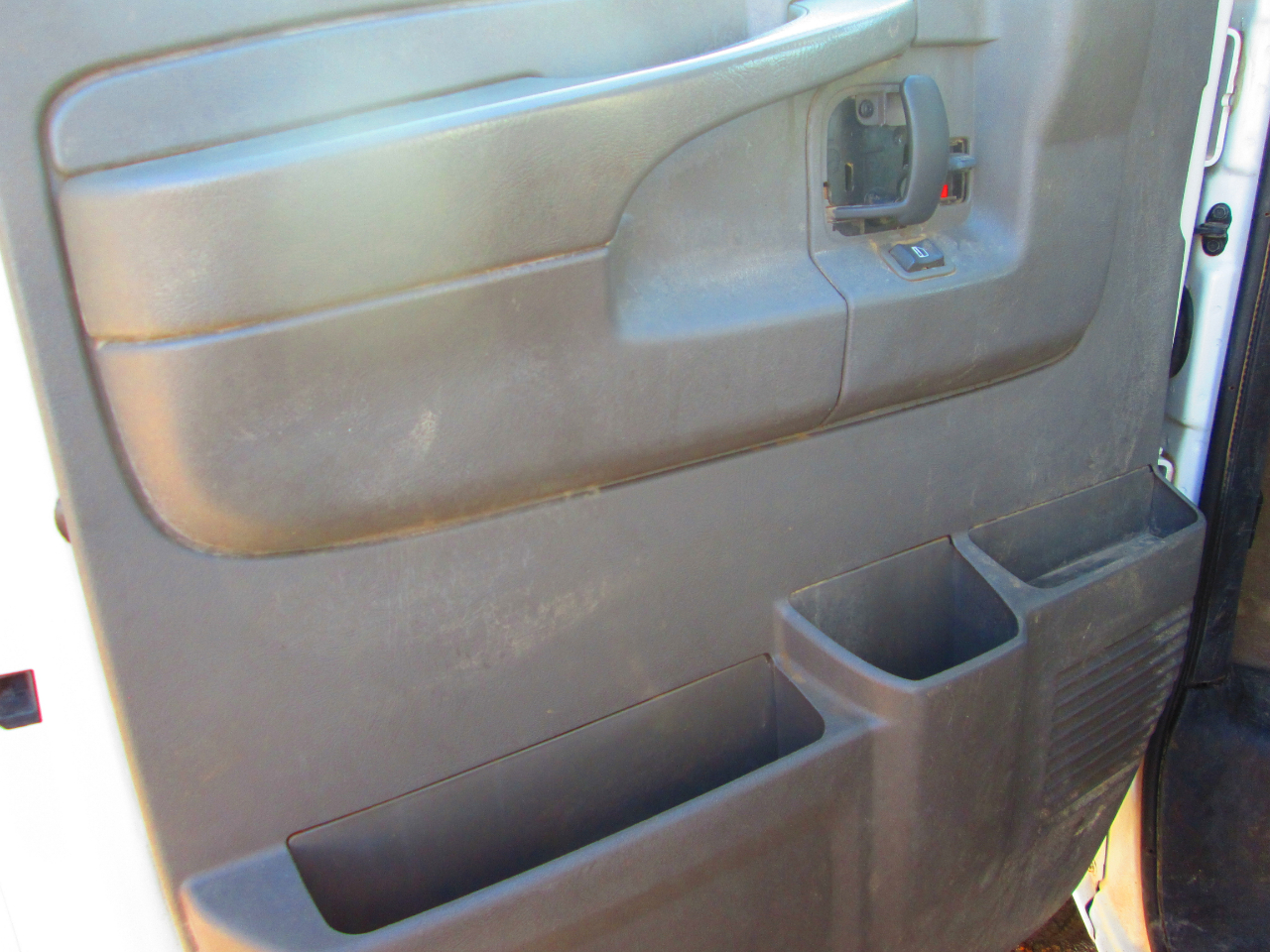 Chevrolet Express Passenger 3500 155" WB RWD 2005