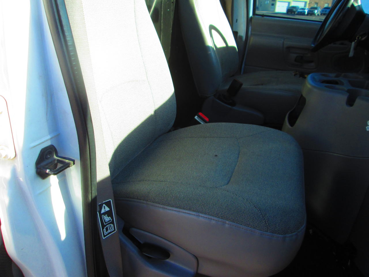 Ford Econoline Cargo Van E-150 2000