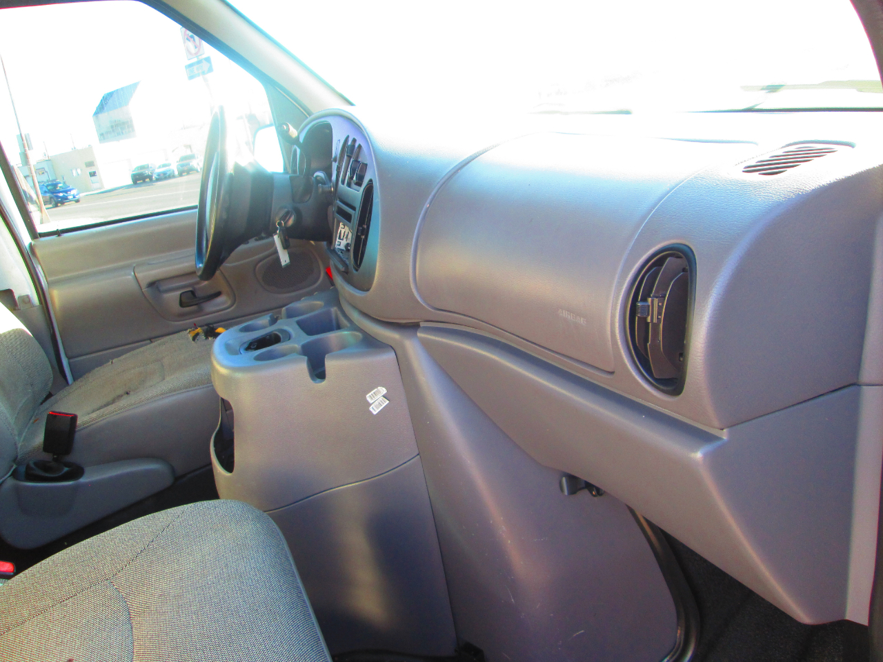 Ford Econoline Cargo Van E-150 2000