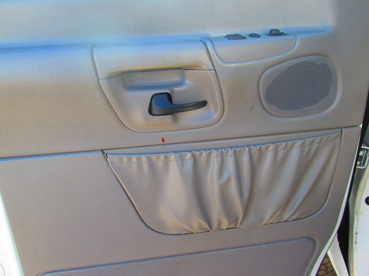 Ford Econoline Cargo Van E-150 2000