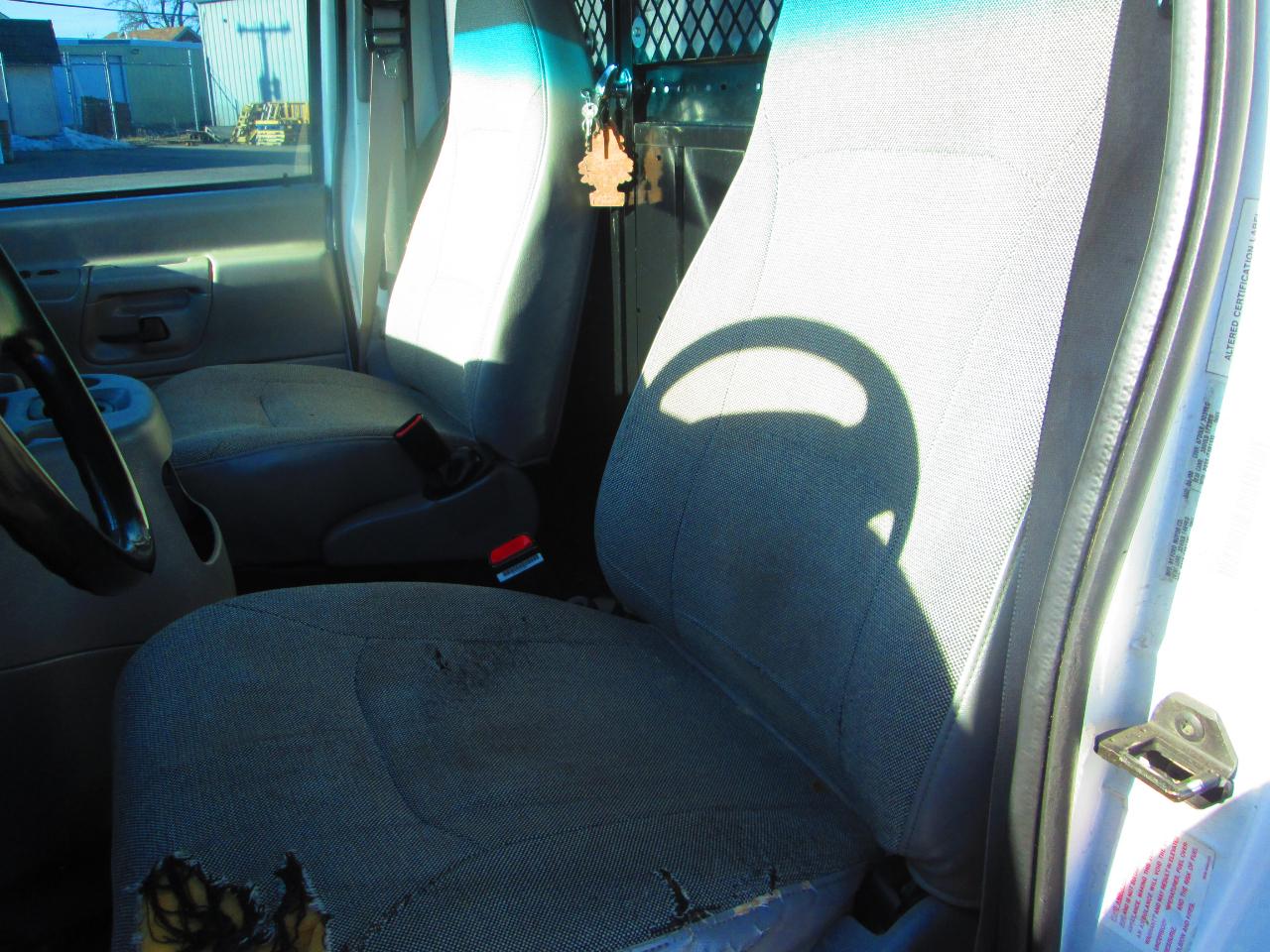 Ford Econoline Cargo Van E-150 2000
