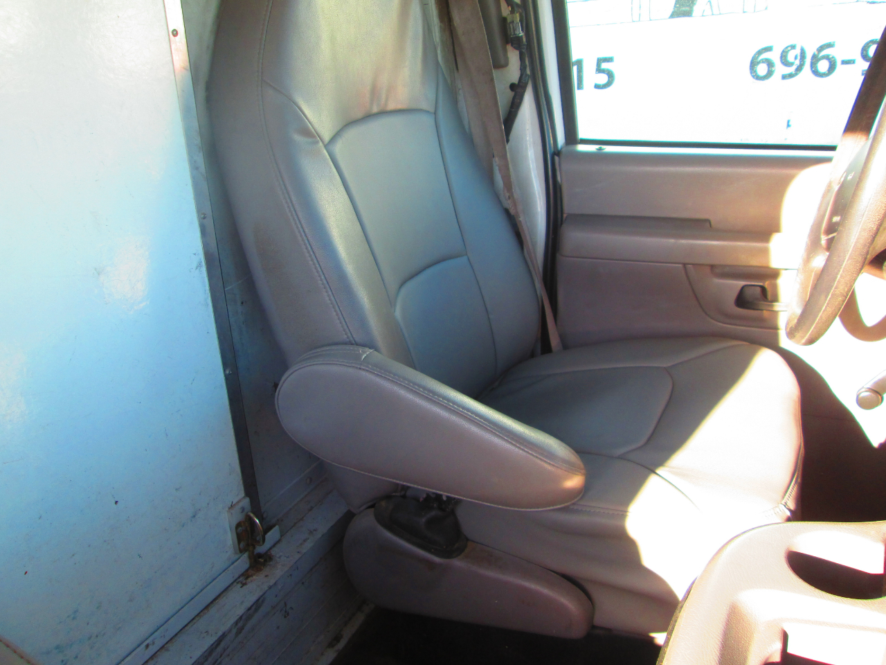 Ford Econoline Commercial Cutaway E-450 Super Duty 158" WB DRW 2002