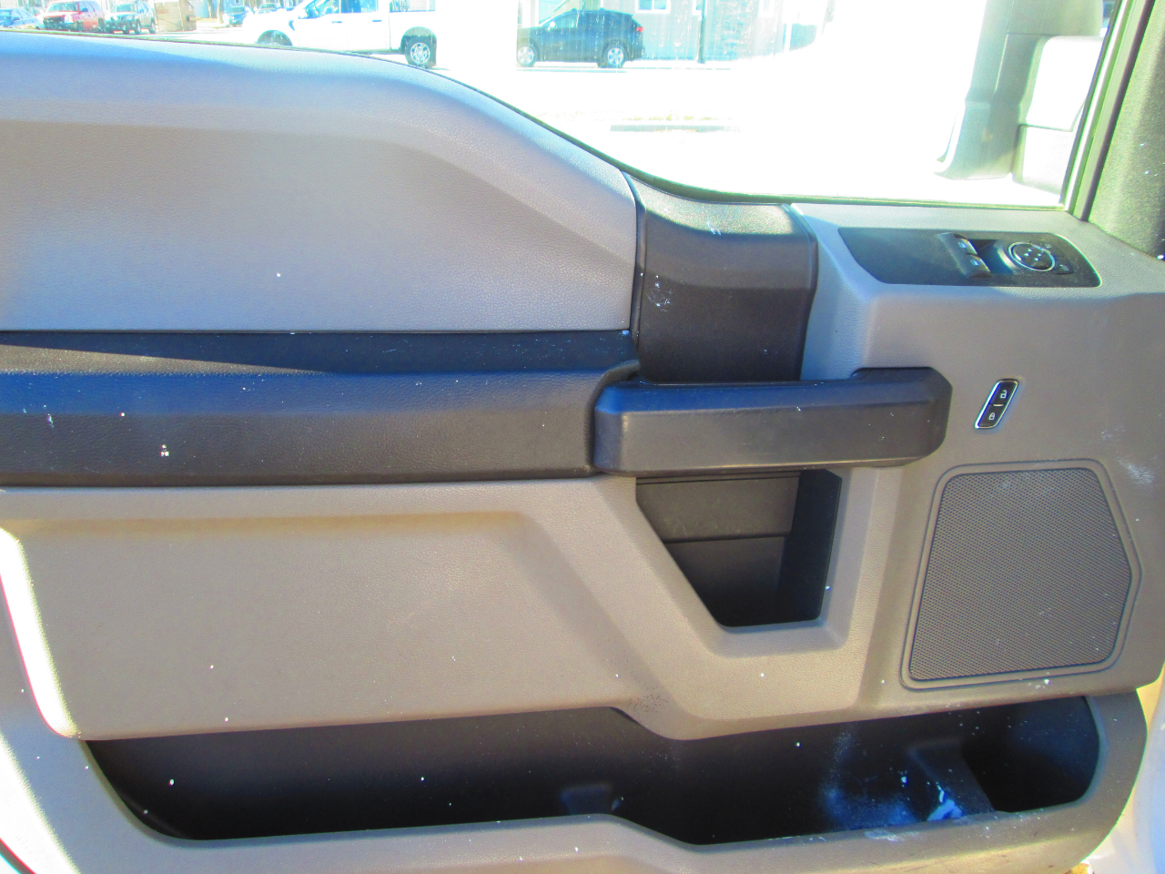 Ford F-150 4WD Reg Cab 141" XL 2016