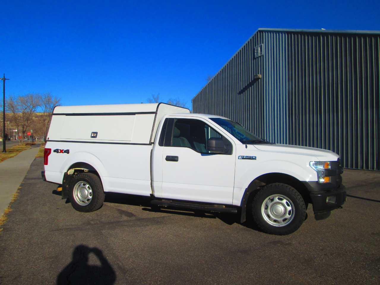 Ford F-150 4WD Reg Cab 141" XL 2016