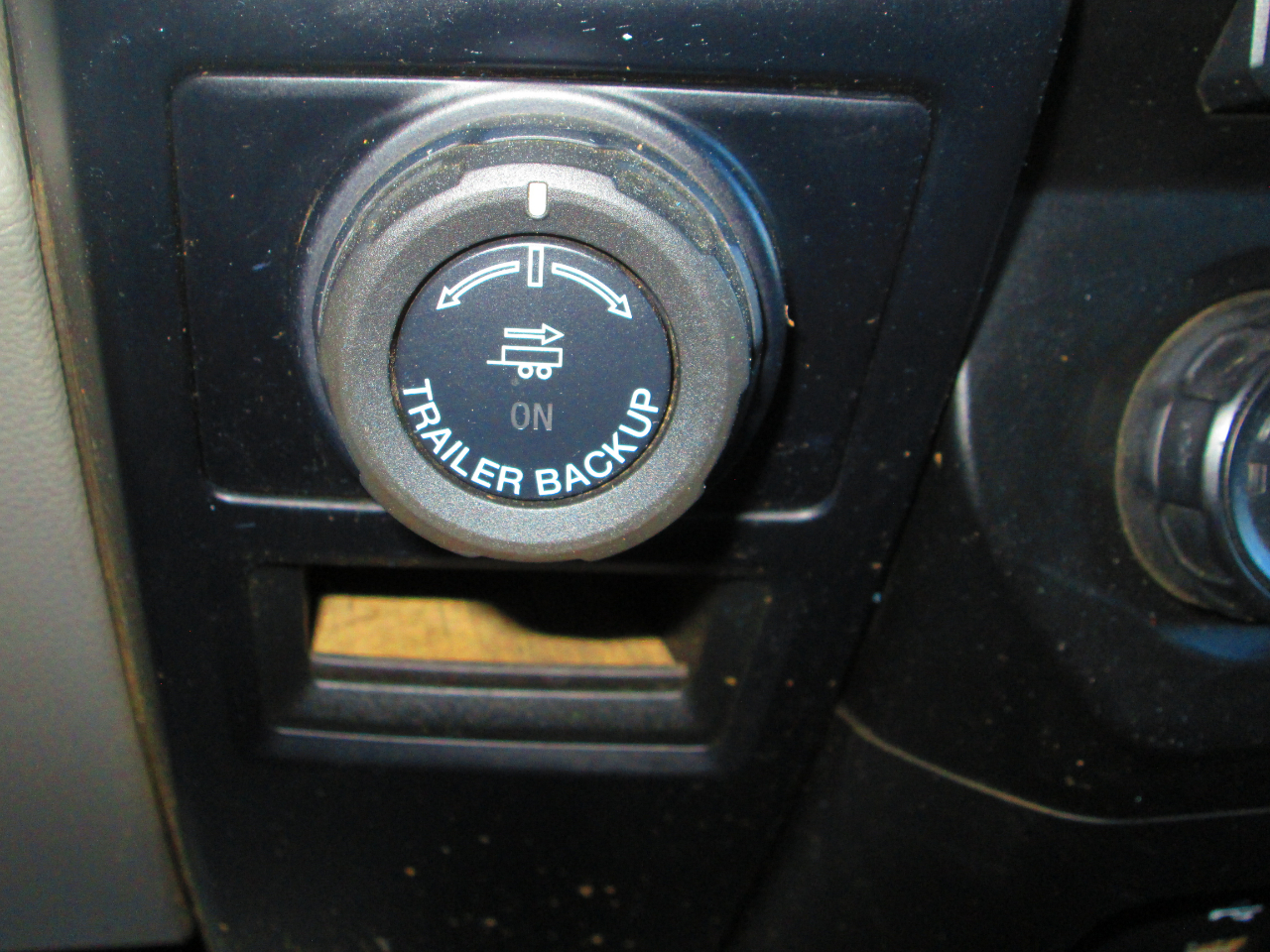 Ford F-150 4WD Reg Cab 141" XL 2016